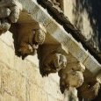 Lasvaux : modillons du clocher-mur
